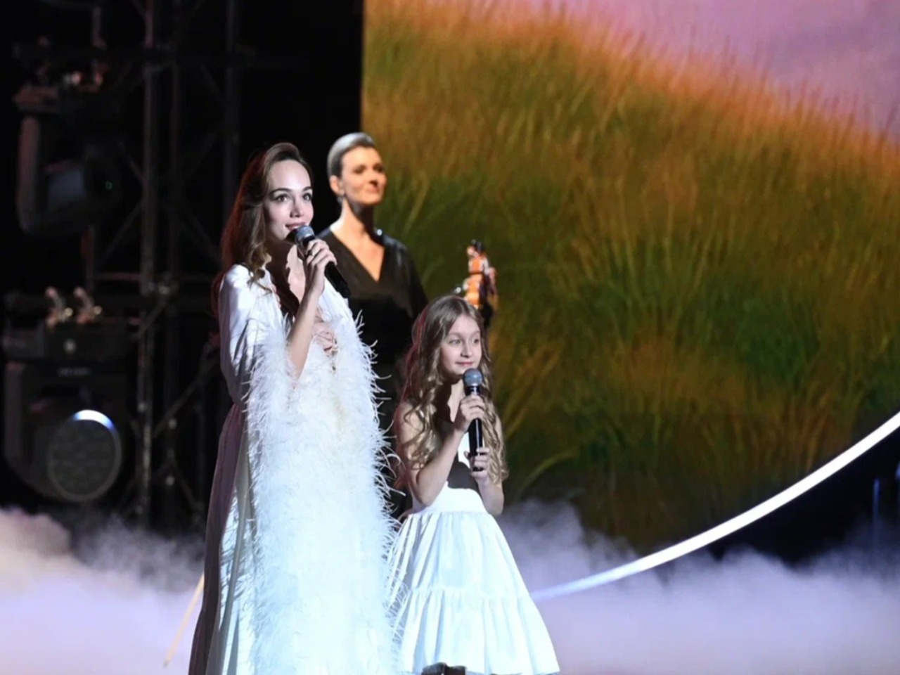 Фото участников во время выступления